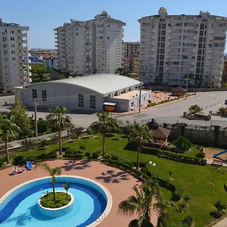 Crystal Garden Apartman *