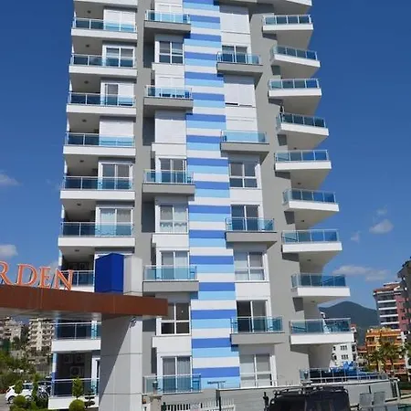 Crystal Garden Apartman *
