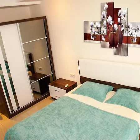 Crystal Garden Apartman *